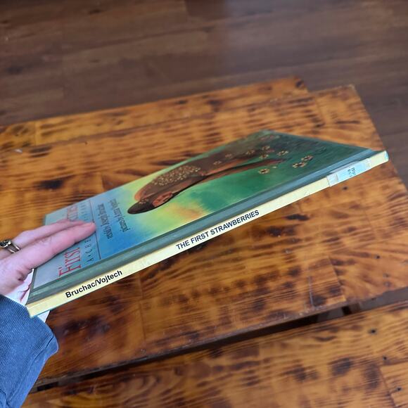 Vintage 1993 The First Strawberries A Cherokee Story Hardcover Book - Picture 12 of 12